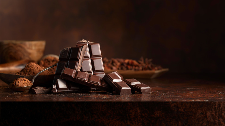 dark chocolate bar, pieces and powder