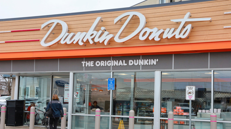 Dunkin' Donuts restaurant exterior