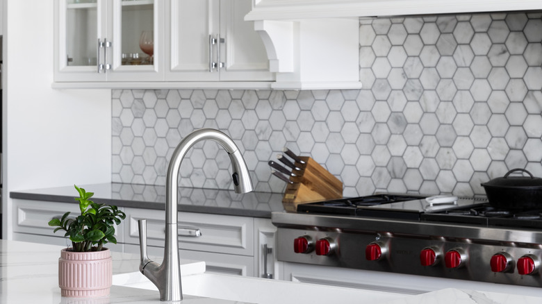honeycomb tile kitchen backsplash