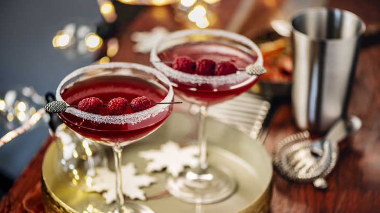 Bar glasses on a tray with cocktails
