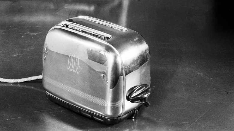Vintage toaster from the 1940s