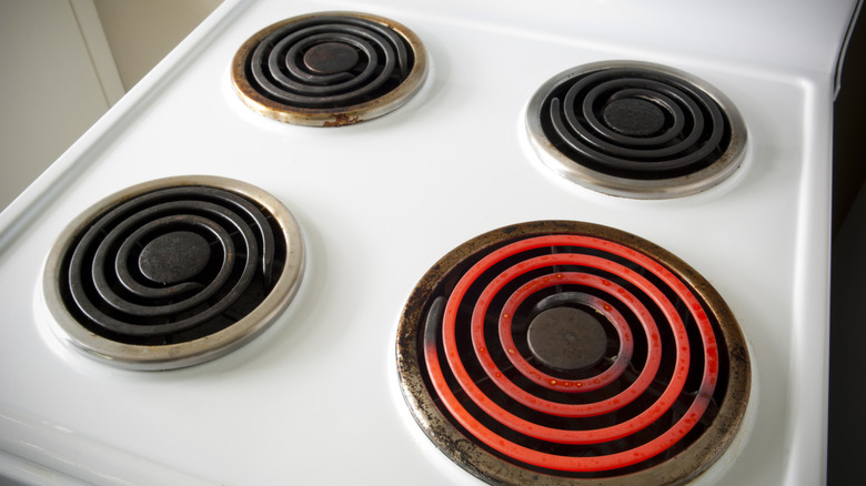 Electric cooktop with coil burners