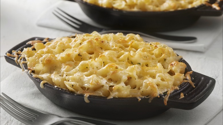 Baked macaroni and cheese dish