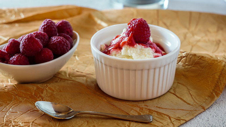 White chocolate mousse with raspberries