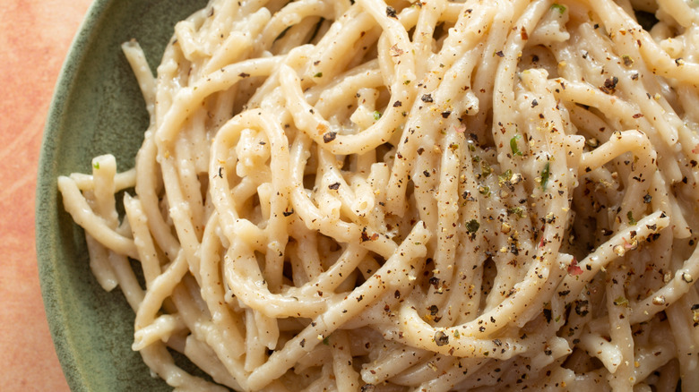 A closeup of a plate of cacio e pepe pasta