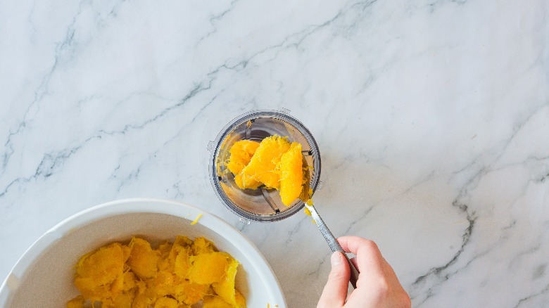 Putting pumpkin puree in blender