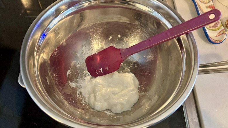 Melted marshmallows in a bowl